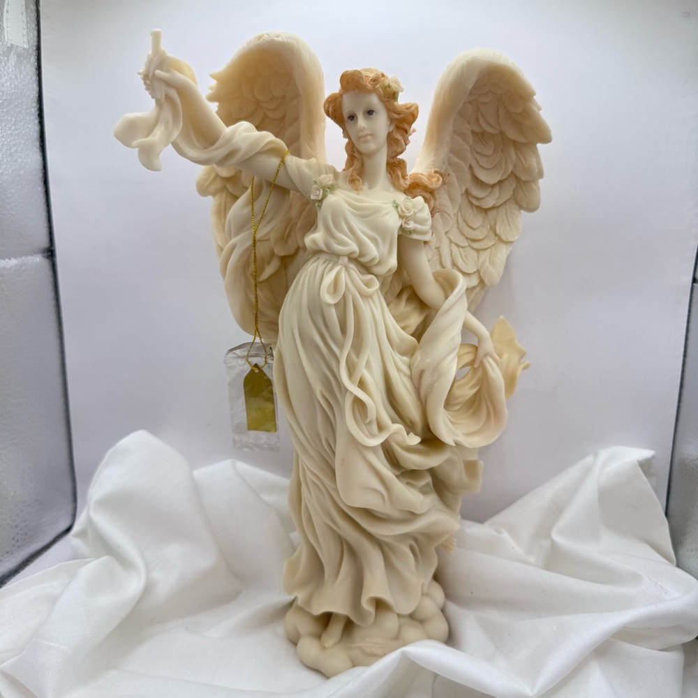 Seraphim Angel Hope “Light in the Distance” 11.5x8x3” 1999#78104 candle broke